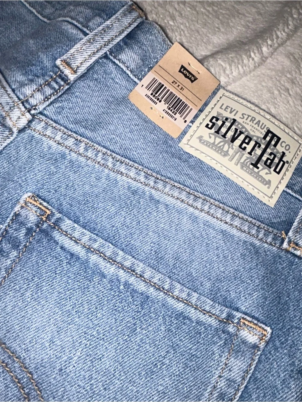 Levi's silver tap Light Blue Distressed Straight-Leg Jeans 27x31